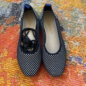 Rothy’s Square Wrap in Noir